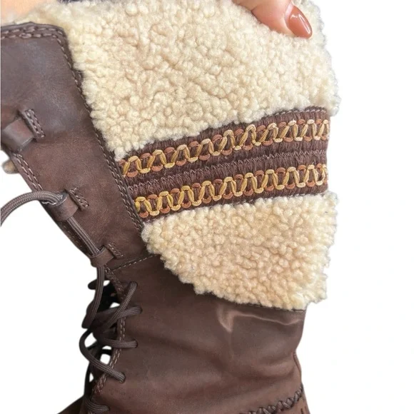 UGG Shoreline 5752 Women Size 7 Brown Leather
Sheepskin Winter Boots - Picture 8 of 11